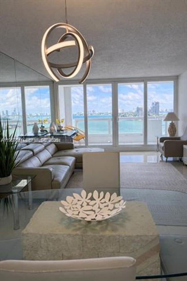 Building Photo - 1717 N Bayshore Dr