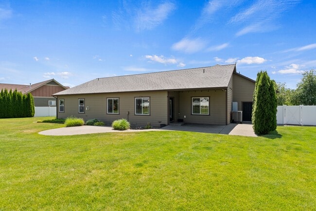 Building Photo - 1981 W Twinkling Star Rd