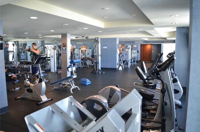 Building Photo - 7900 Harbor Island Dr