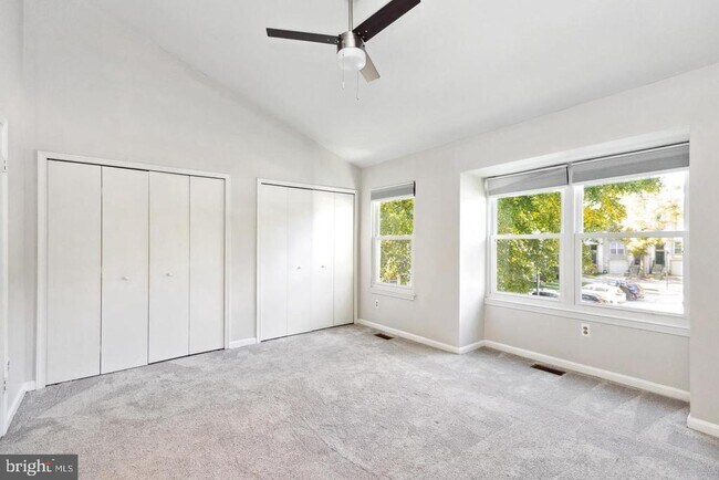 Building Photo - 9525 Clocktower Ln