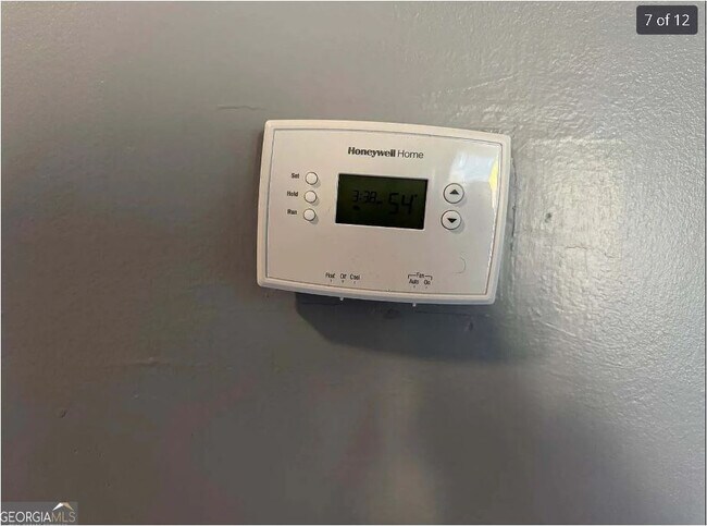 Building Photo - Room in Apartment on River Park Dr