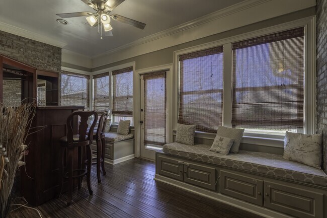 Building Photo - 5906 Amberwood Dr