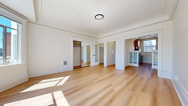 Building Photo - 1047 Bush St