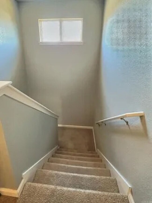 Building Photo - Great 3 Bedroom 2.5 Bathroom Cabot House