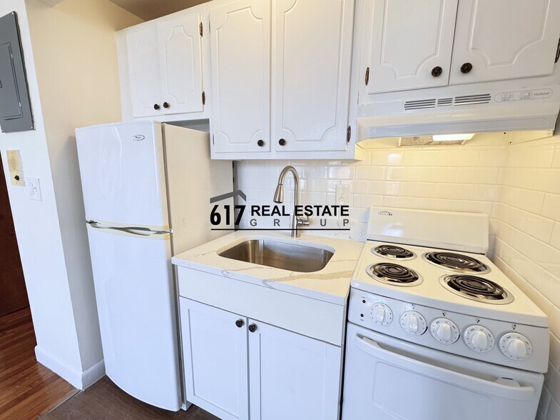 Building Photo - 64 Brighton Ave