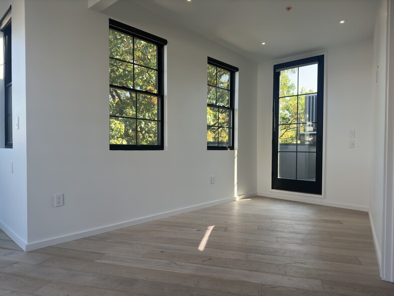 Building Photo - 1451 Maryland Ave NE