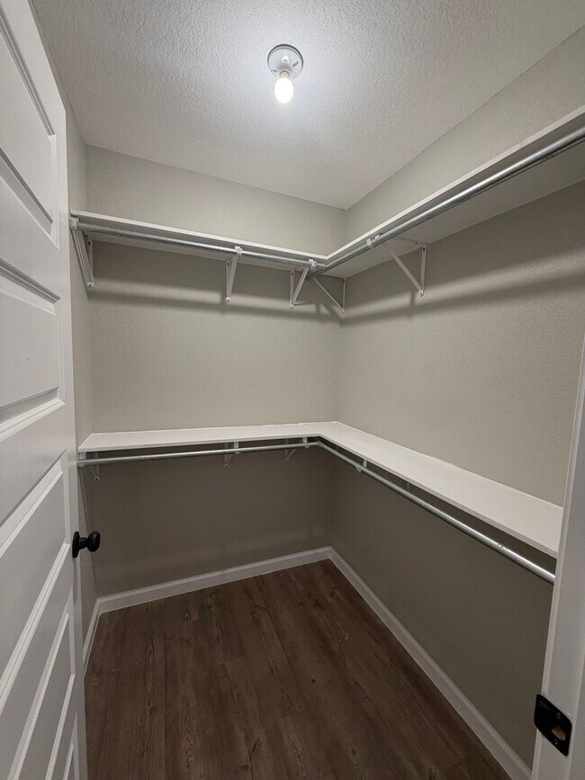 Building Photo - 906 Moxley Dr
