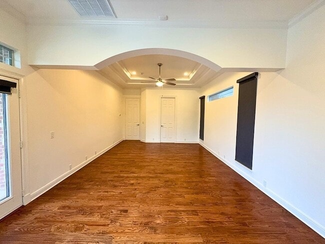 Building Photo - 1205 Golden Gate Dr