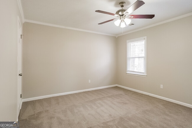 Building Photo - 2440 Hillboro Cir S W