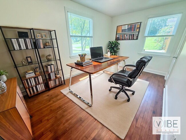 Building Photo - 902 Gibson Dr