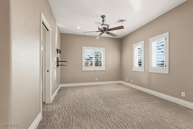 Building Photo - 8570 Country Home Cir