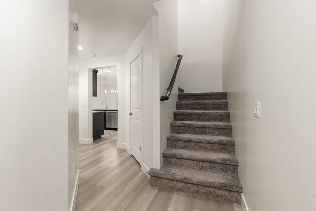 Building Photo - Beautiful Desert Canyon 4 Bedroom / 2.5 Bathroom / 2 Car Garage available NOW