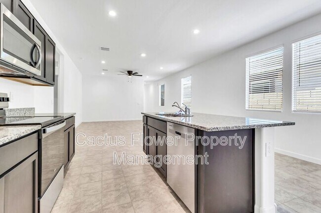 Building Photo - 2108 W Sheridan Ave