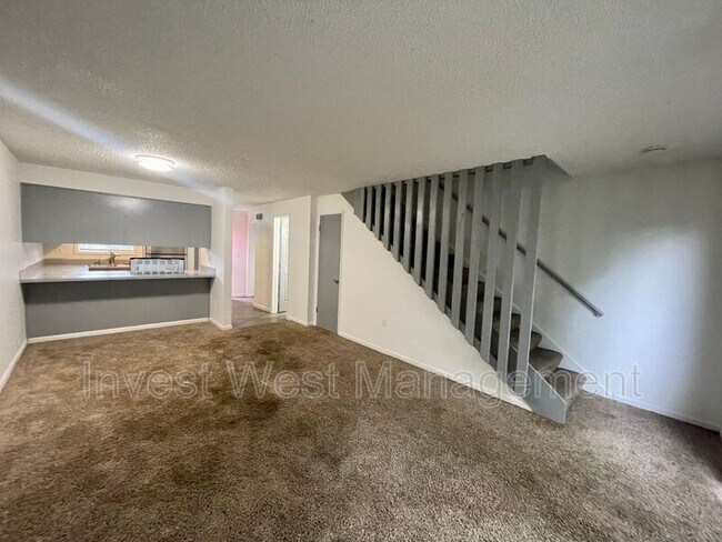 Building Photo - 1960 33 Avenue