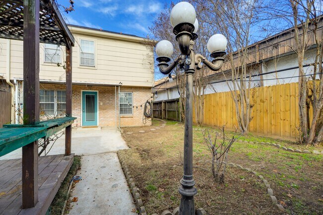 Building Photo - 17114 Beaver Springs Dr