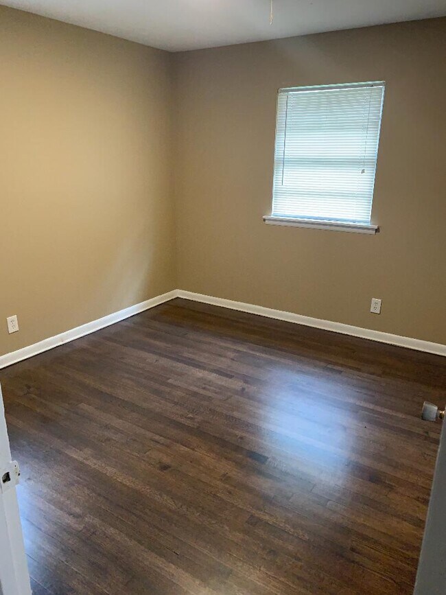 Building Photo - 701 Frayser Dr