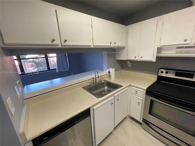 Building Photo - 5851 W 20th Ave