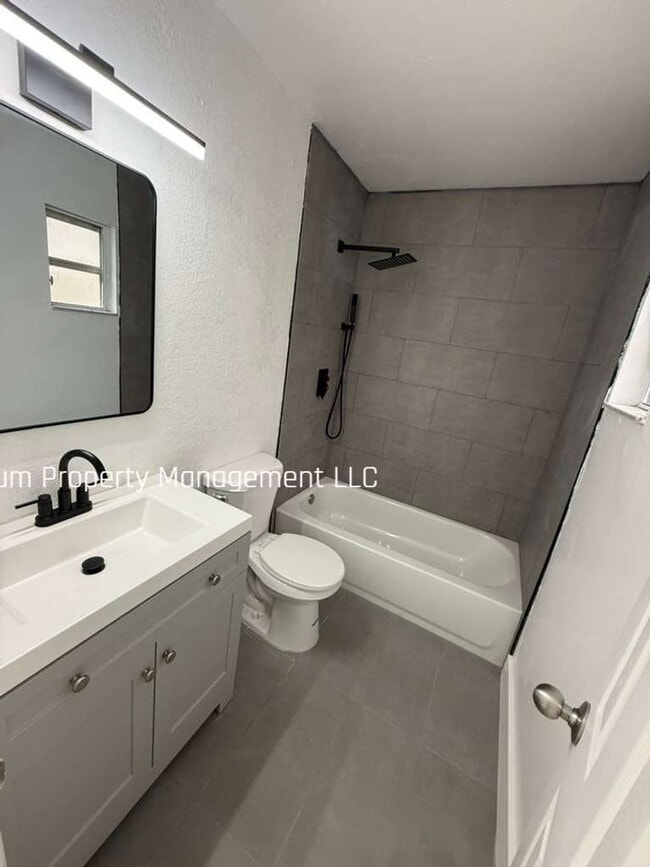 Building Photo - BEAUTIFUL & REMODELED 3/2 AVAILABLE NOW!!