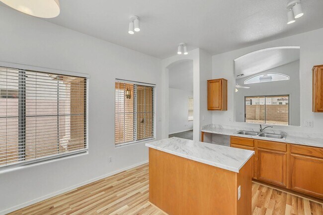 Building Photo - Gilbert Rental