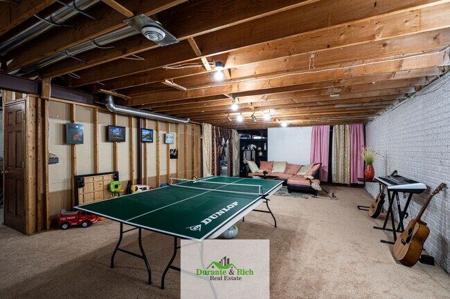 Building Photo - Beautiful 3 bedroom 2 Bath in the Perfect Location!!