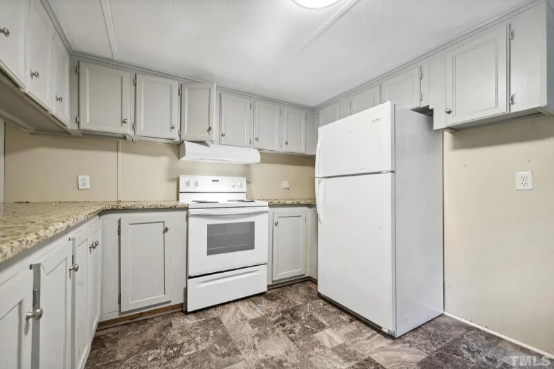 Building Photo - 201 Riverview Dr