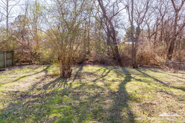 Building Photo - Pre-Leasing Modern Style Home Minutes from Campus and Downtown Fayetteville