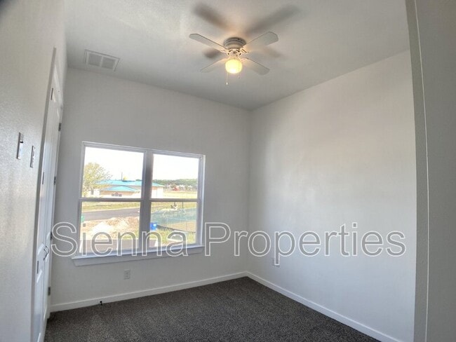 Building Photo - 255 Lourdes Ct