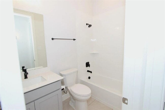 Building Photo - 1443 Park Path Dr