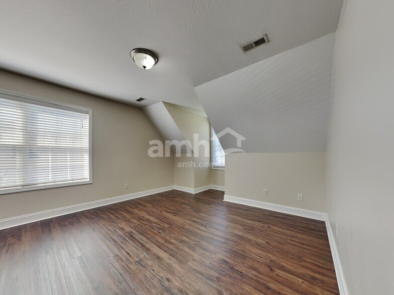 Building Photo - 4905 Ivy Rose Dr