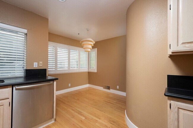 Building Photo - 812 Constellation Ct