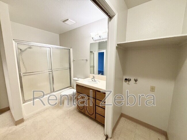 Building Photo - 3357 San Ramon Ct