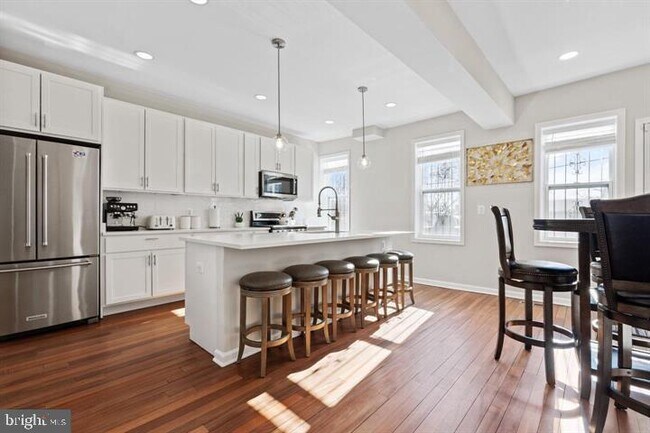 Building Photo - 444 Kenyon St NW