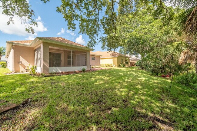 Building Photo - Spacious 3/2 with tranquil setting is waiting for you!