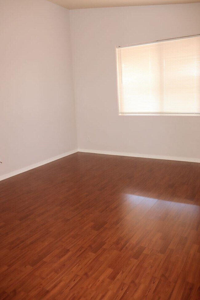 Building Photo - Beautiful West Side Home in Gated Community