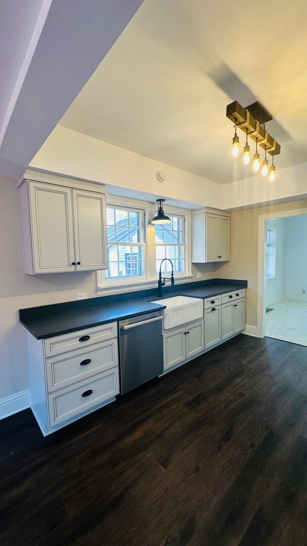 Building Photo - 124 W Crystal Lake Ave