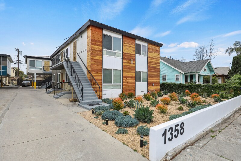 Building Photo - 1358 W 36th St