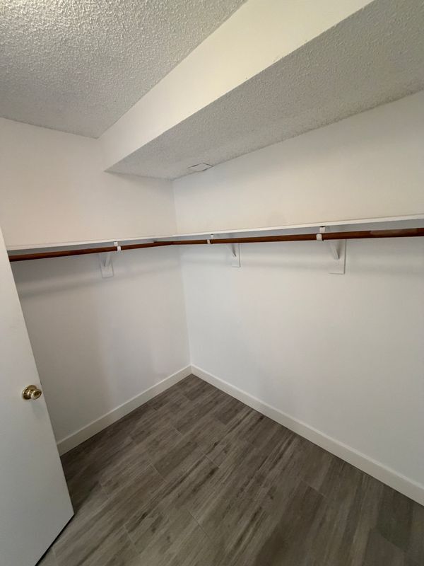 Building Photo - 10 Cove
