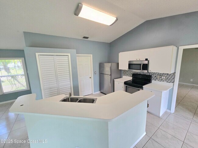 Building Photo - 4445 Greenhill St