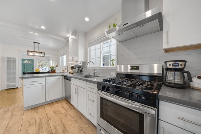 Building Photo - Charming Home In NE Richmond!
