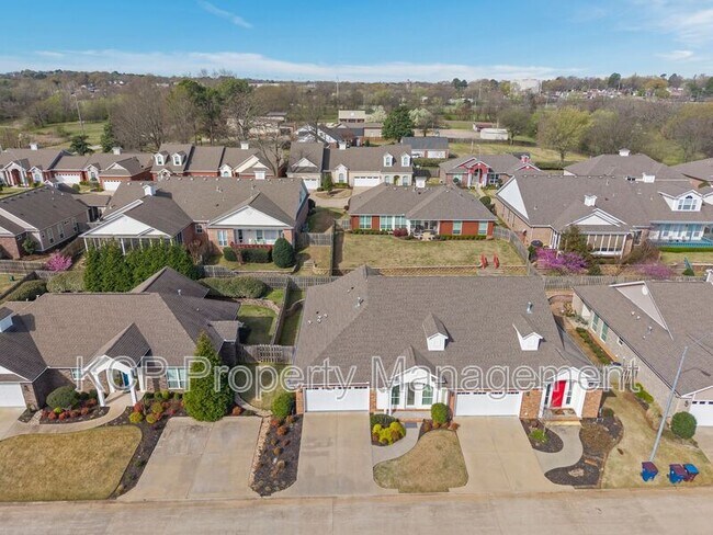 Building Photo - 17 Jeffrey Way