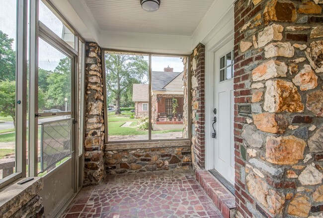 Building Photo - Live Stylishly. Live Comfortably. Live Mem...