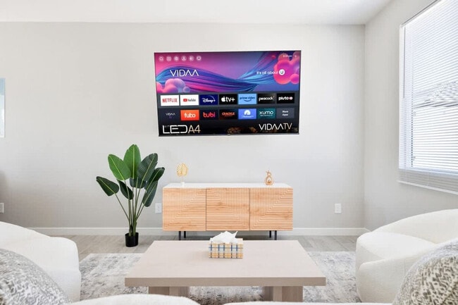 Building Photo - 6606 W Paradise Ln