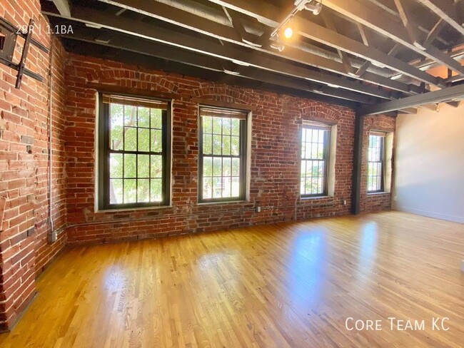 Building Photo - Stunning 2,000 sqft Loft For Rent in the C...