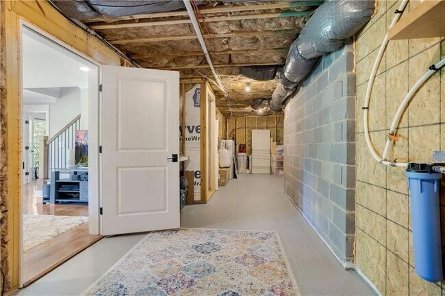 Building Photo - 104 Wandering Way