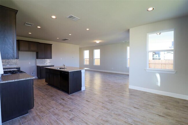 Building Photo - 124 Free Stone Dr