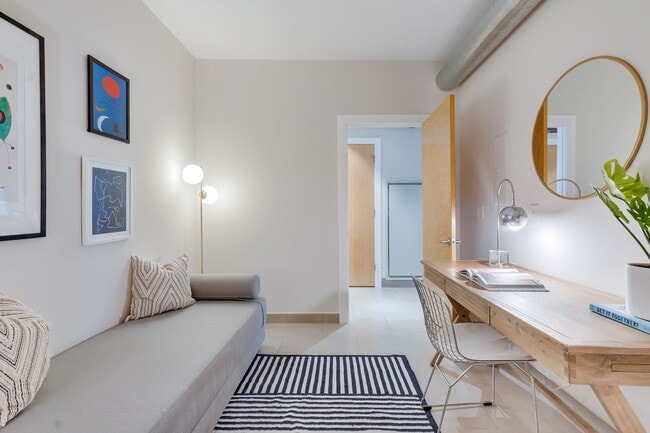 Building Photo - Logan Circle Condo | 2 Bed | 2 Bath | 1,000 Sf | 1 Garage Parking Space