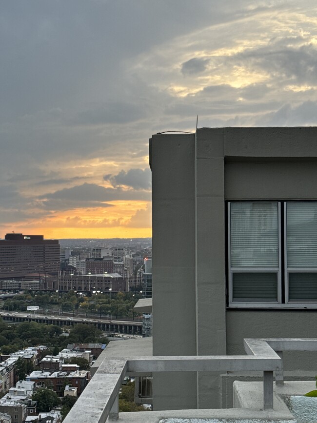 Rooftop pool at sunset - 226 W Rittenhouse Sq