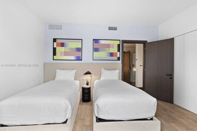 Building Photo - 398 NE 5th St