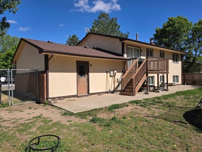Building Photo - Spacious 5-Bedroom Bi-Level Home Near F.E. Warren AFB!