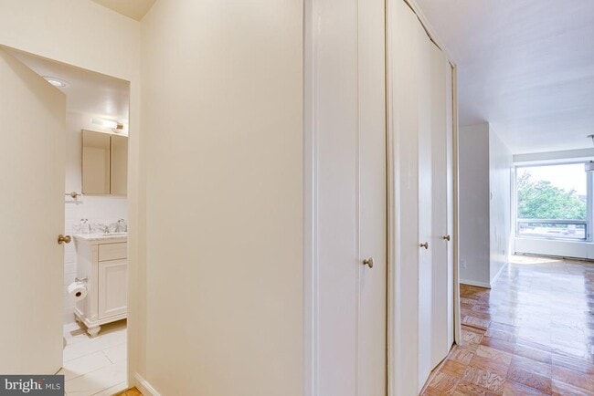 Building Photo - 1425 4th St SW